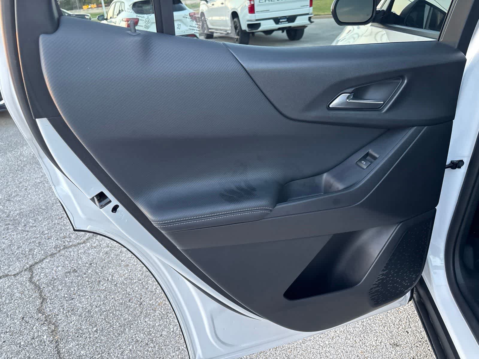 Used 2026 Chevrolet Equinox LT FWD image 12