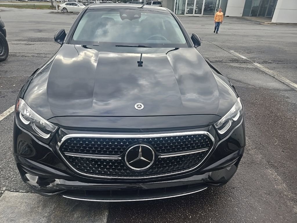 Used 2024 Mercedes-Benz E 350 4MATIC Sedan image 5
