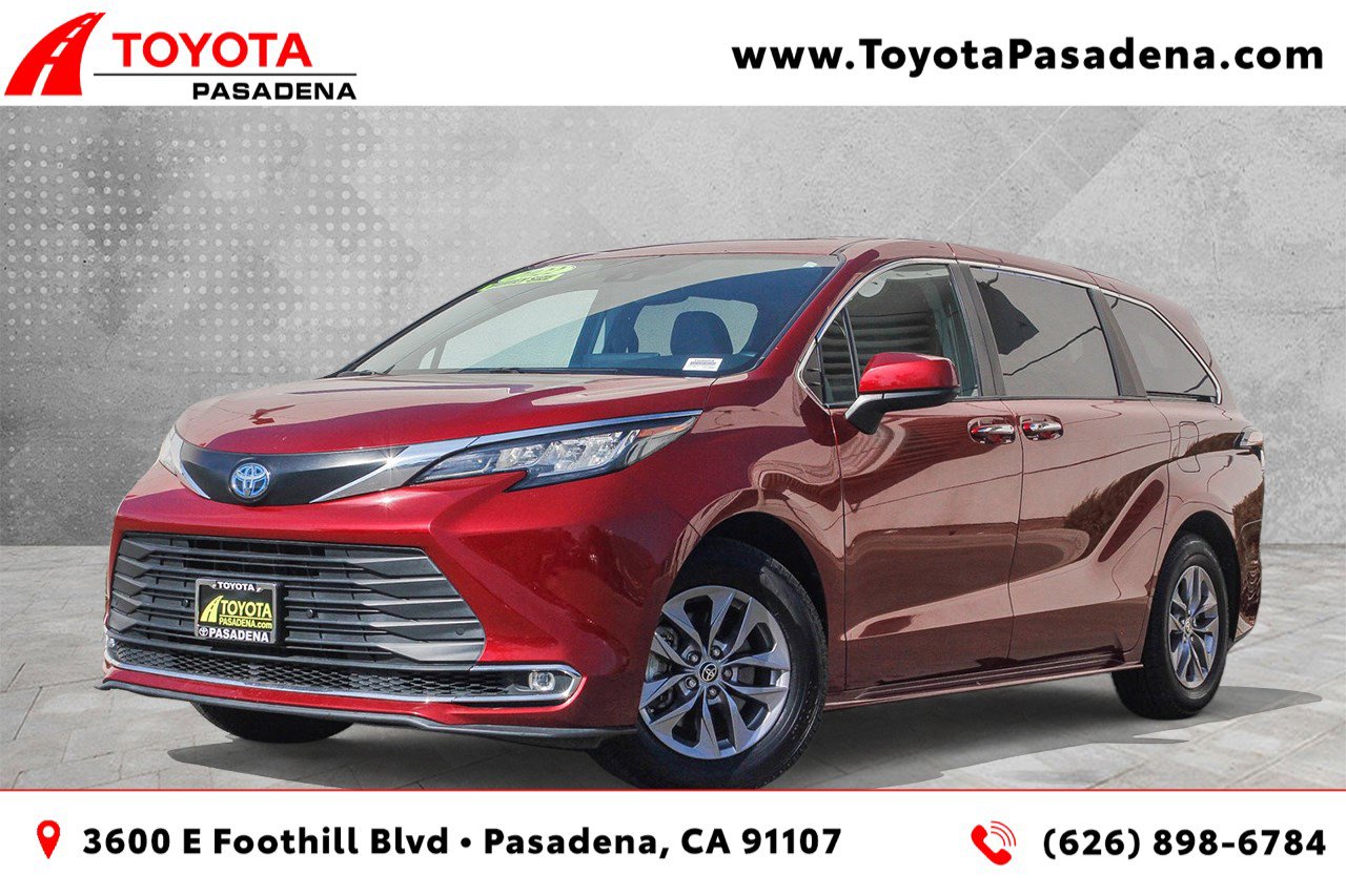 Used 2022 Toyota Sienna XLE