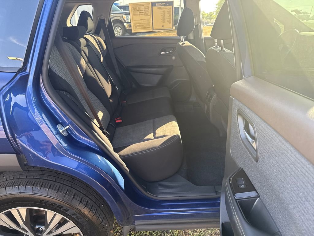 Used 2023 Nissan Rogue SV FWD image 32