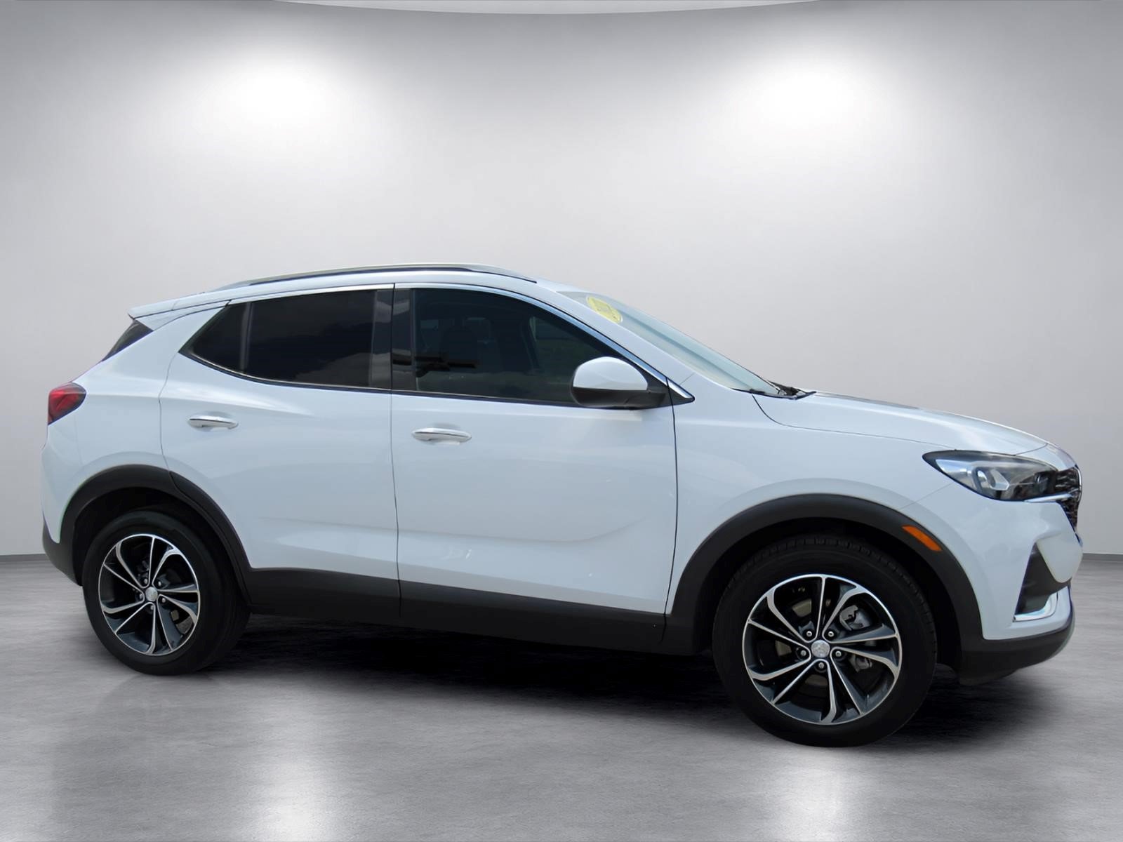 Used 2022 Buick Encore GX Essence FWD image 2
