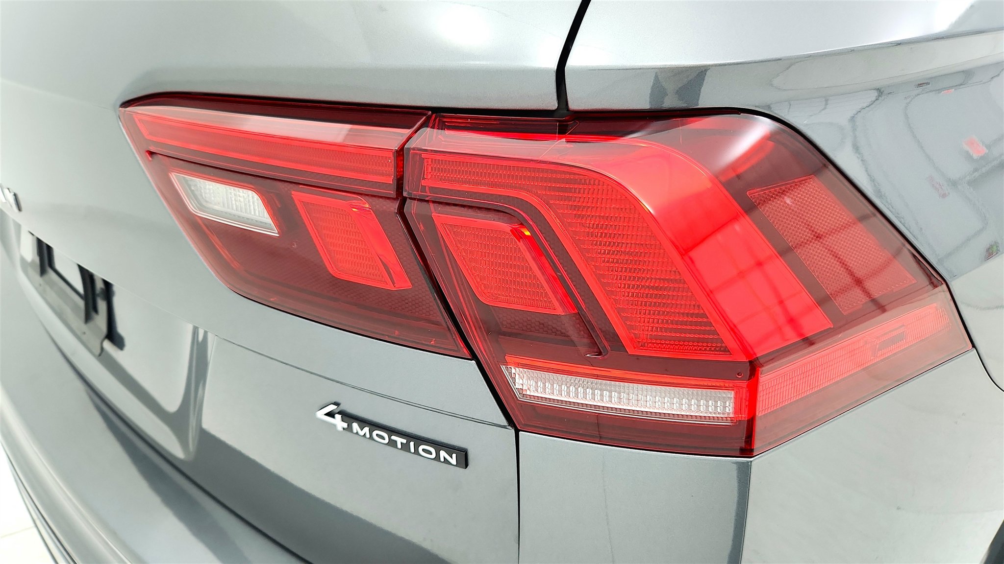 Used 2023 Volkswagen Tiguan SE R-Line image 27