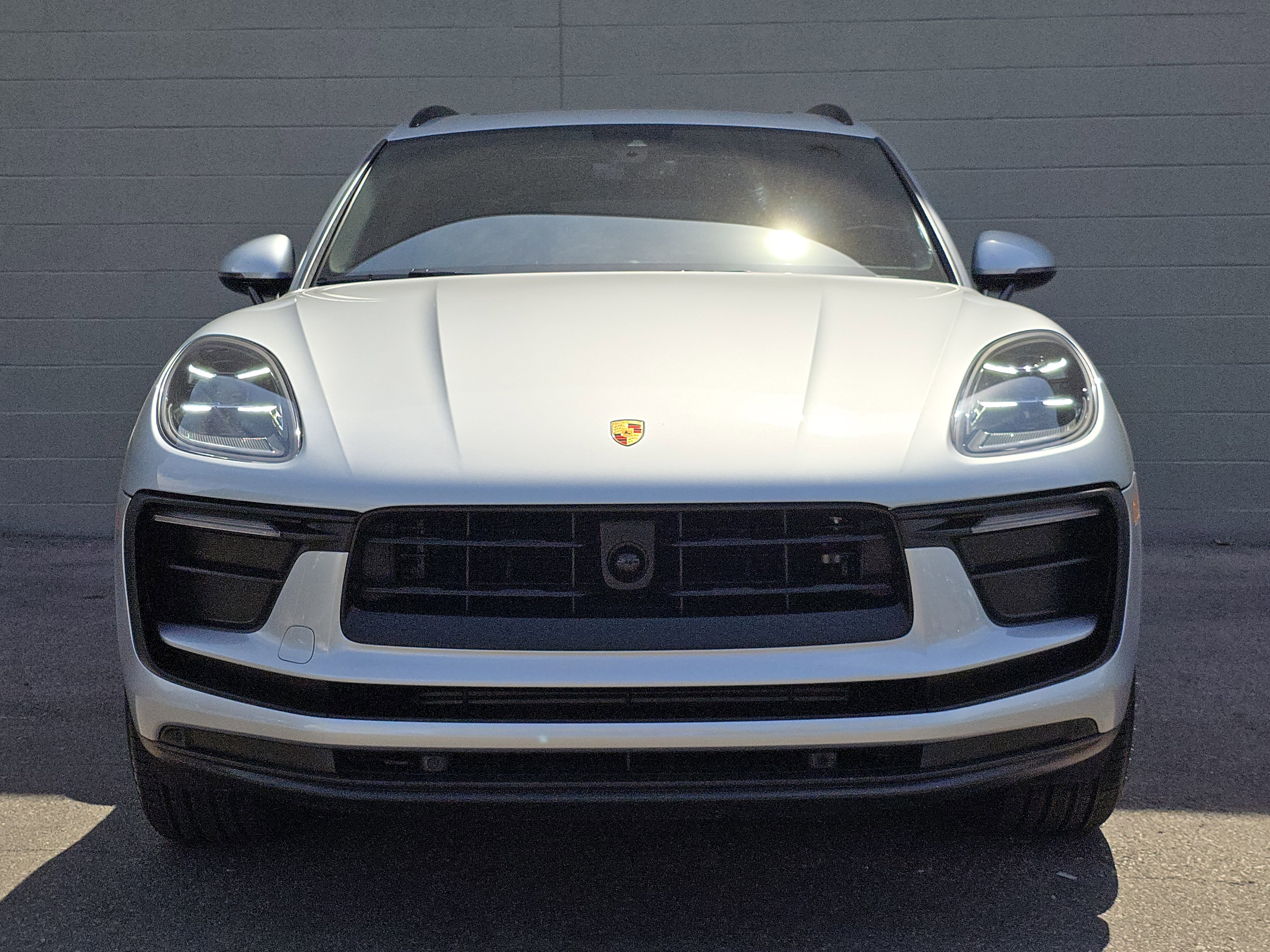 Certified 2023 Porsche Macan AWD/4WD image 6