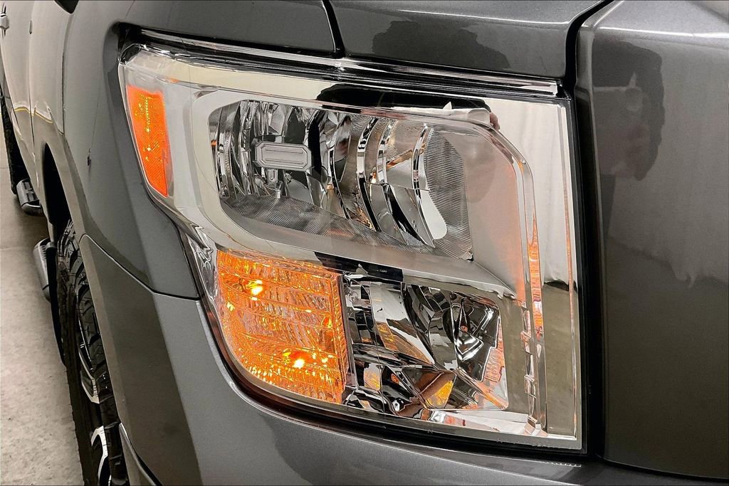 Used 2021 Nissan Titan SV w/ SV Convenience Package image 31