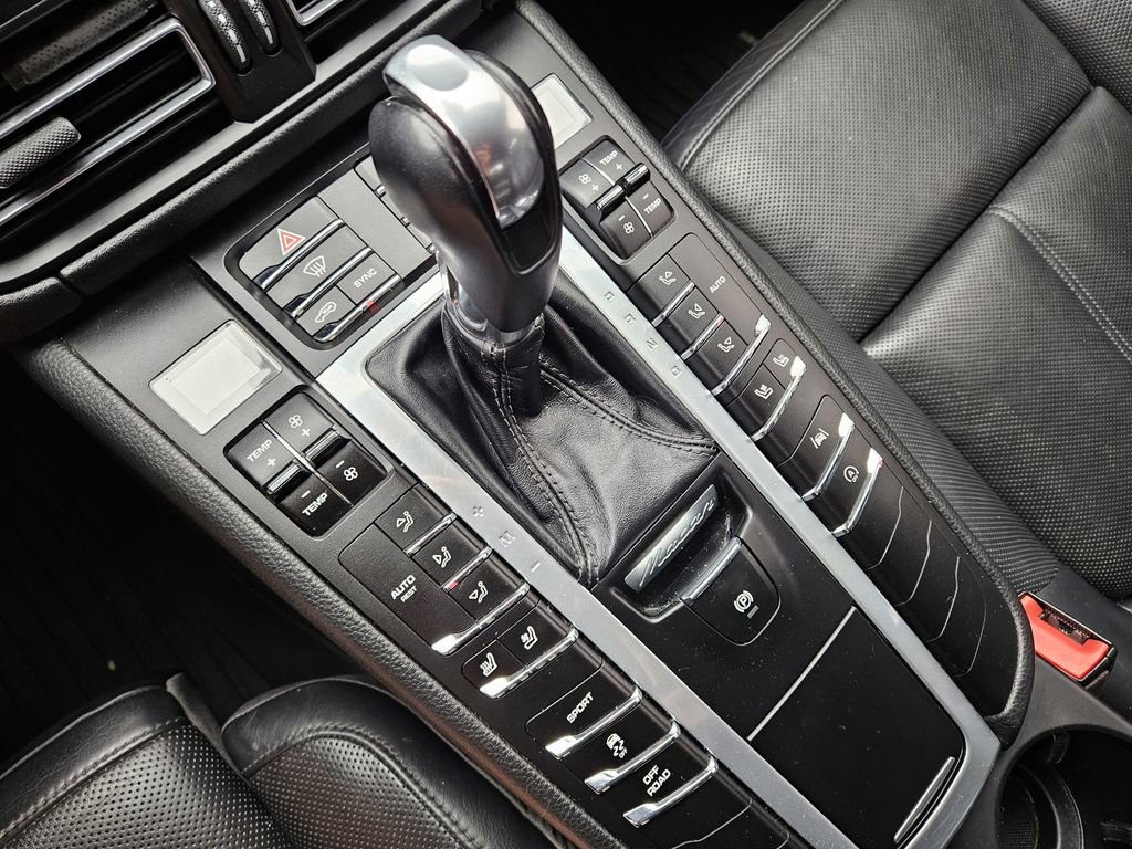 Used 2020 Porsche Macan S image 22