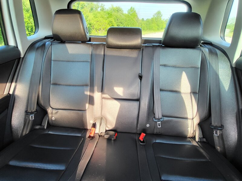 Used 2013 Volkswagen Tiguan SE FWD image 12