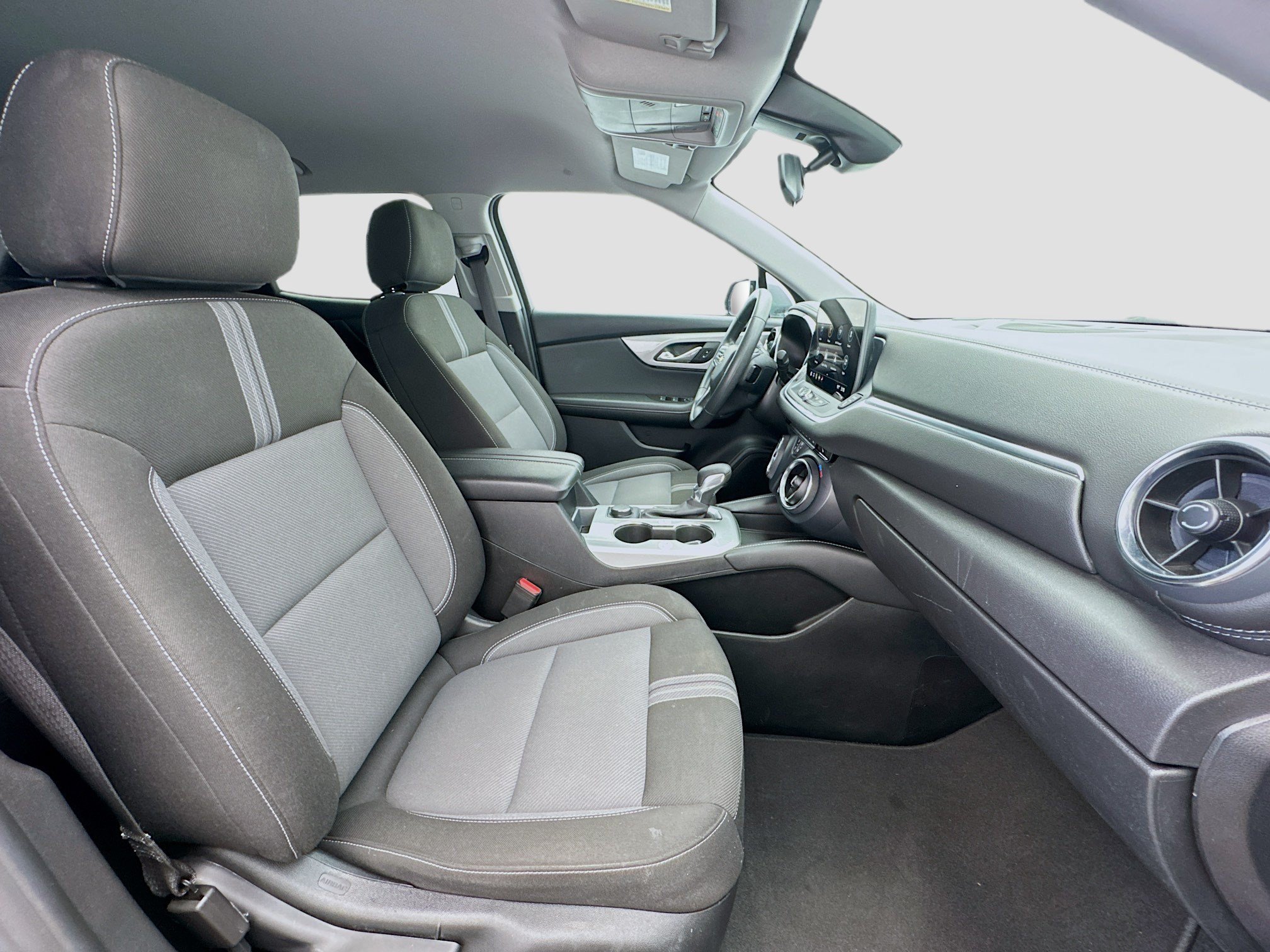 Used 2025 Chevrolet Blazer LT FWD image 19