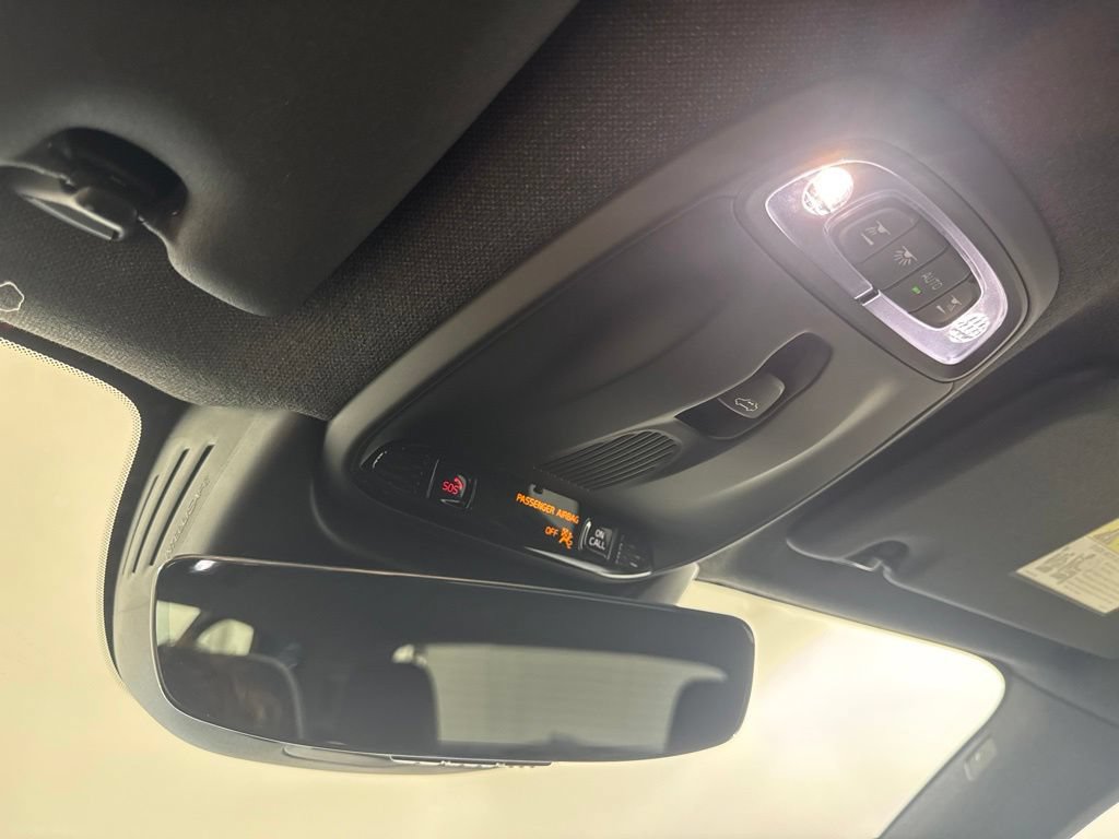 Used 2022 Volvo XC40 T5 R-Design w/ Climate Package AWD/4WD image 15