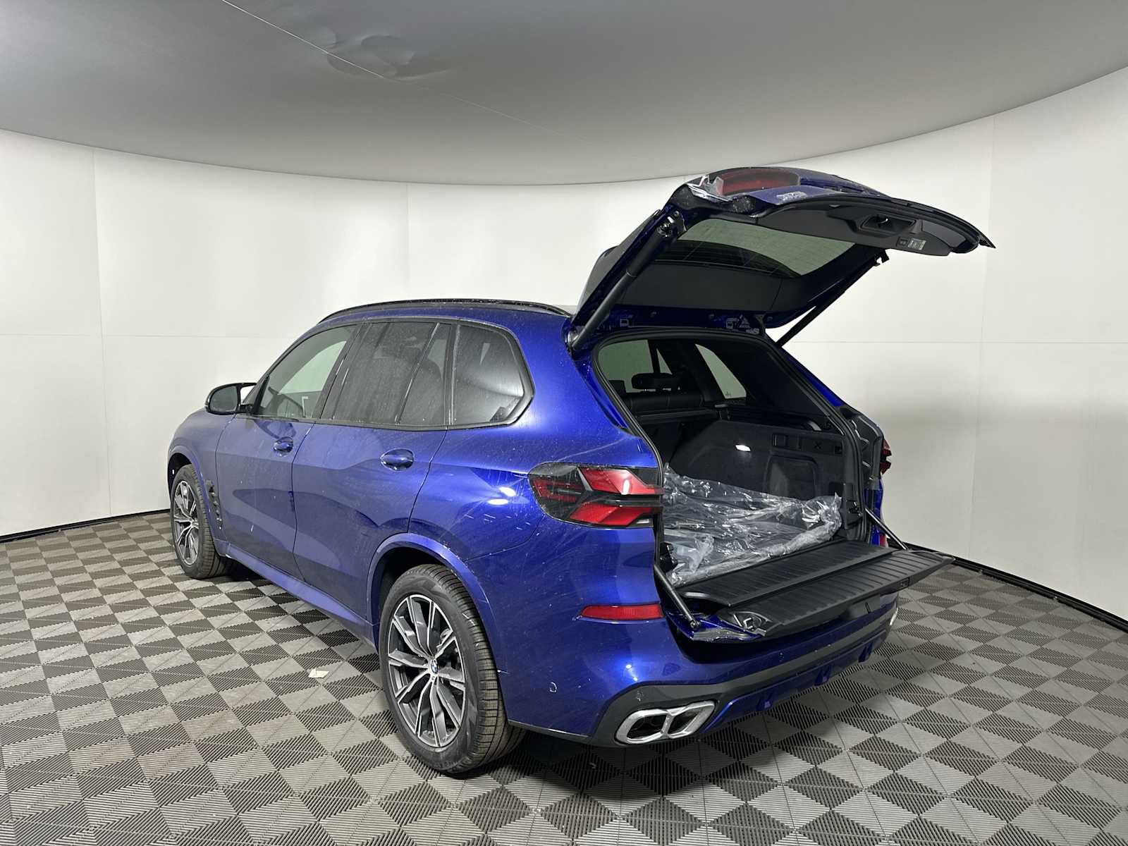 New 2026 BMW X5 M60i w/ Executive Package image 20