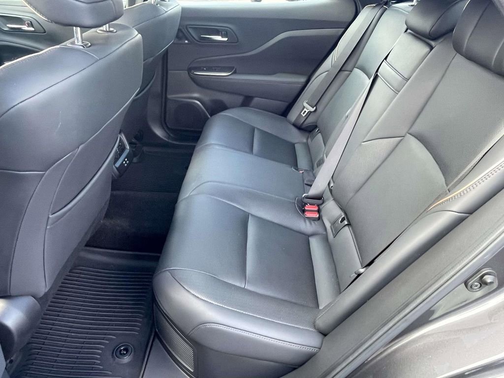 Used 2023 Toyota Crown Limited image 11