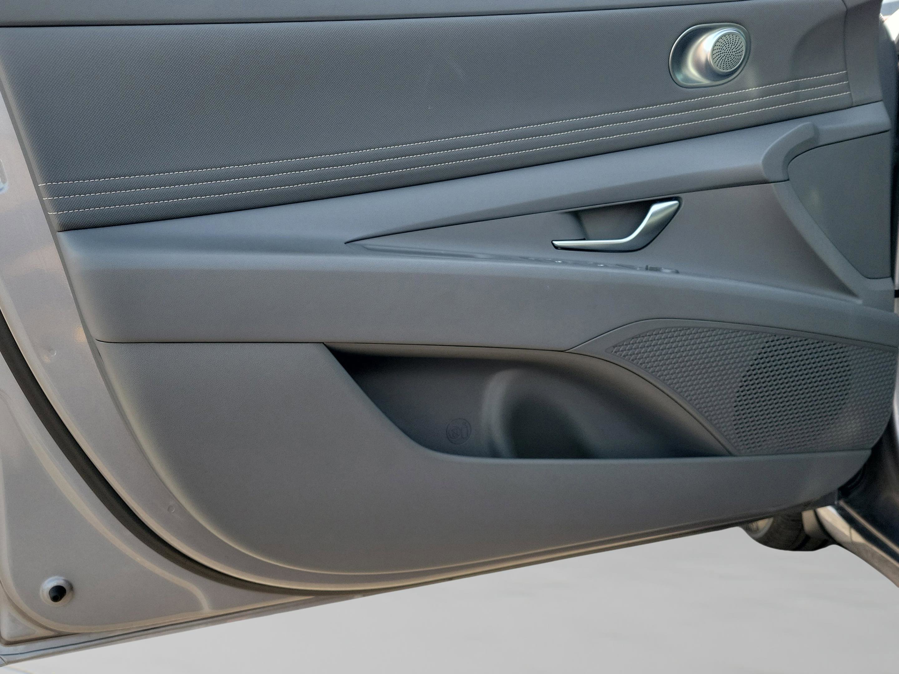 Used 2025 Hyundai Elantra Sport image 27