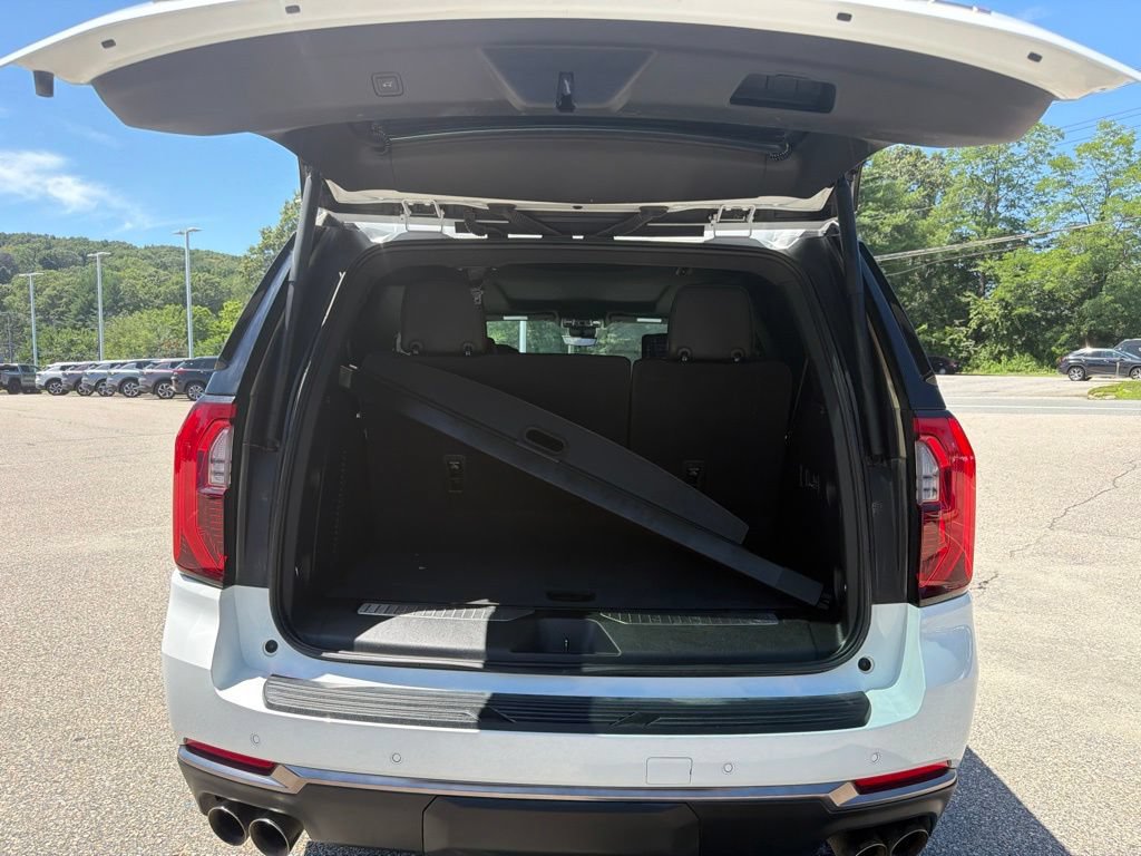 Certified 2025 GMC Yukon AT4 Ultimate w/ LPO, Floor Liner Package AWD/4WD image 16