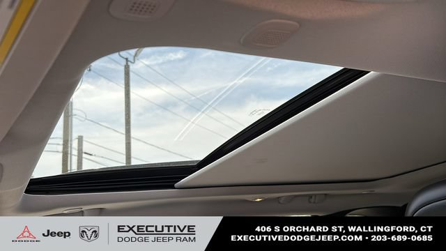 Used 2022 Jeep Cherokee Latitude Lux w/ Sun & Sound Group AWD/4WD image 11
