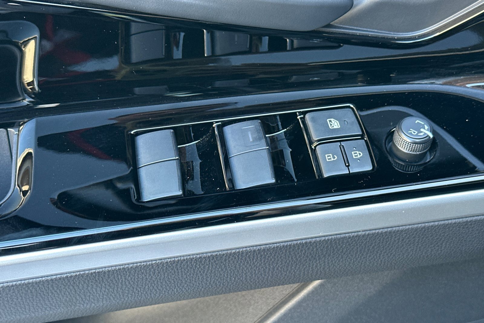 Used 2025 Toyota bZ4X AWD image 12