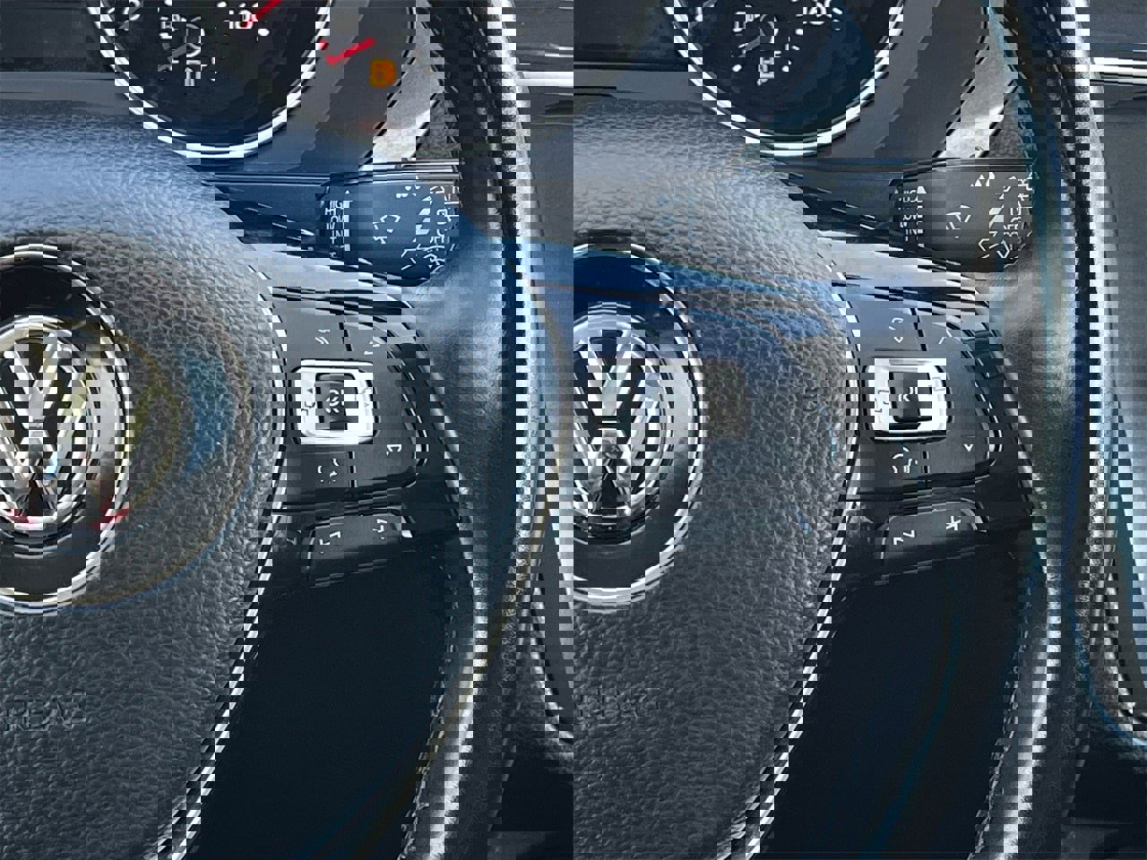 Used 2018 Volkswagen Tiguan SEL image 14