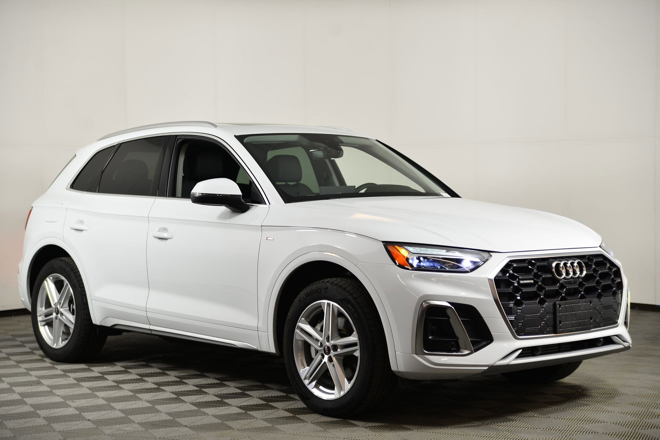 Certified 2025 Audi Q5 e Premium Plus w/ Premium Plus Package image 6