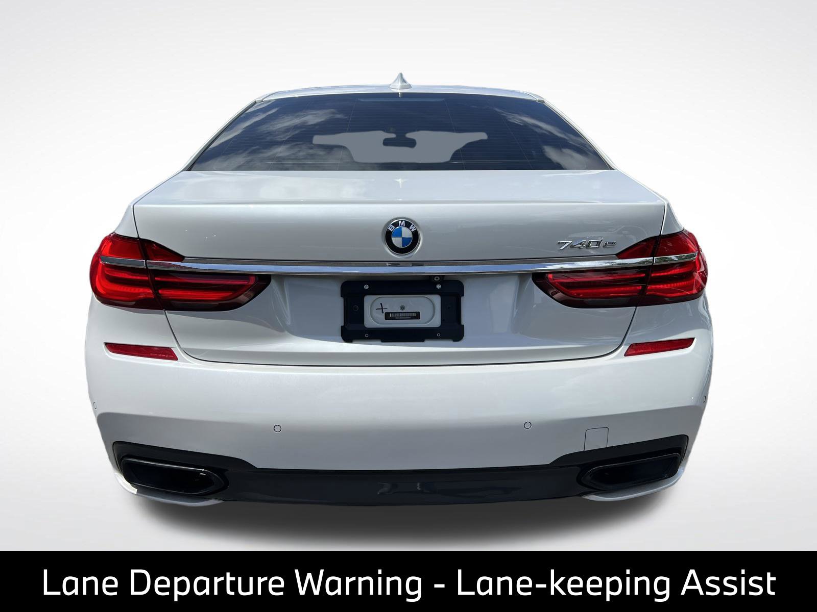 Used 2018 BMW 740e xDrive w/ M Sport Package AWD/4WD image 7