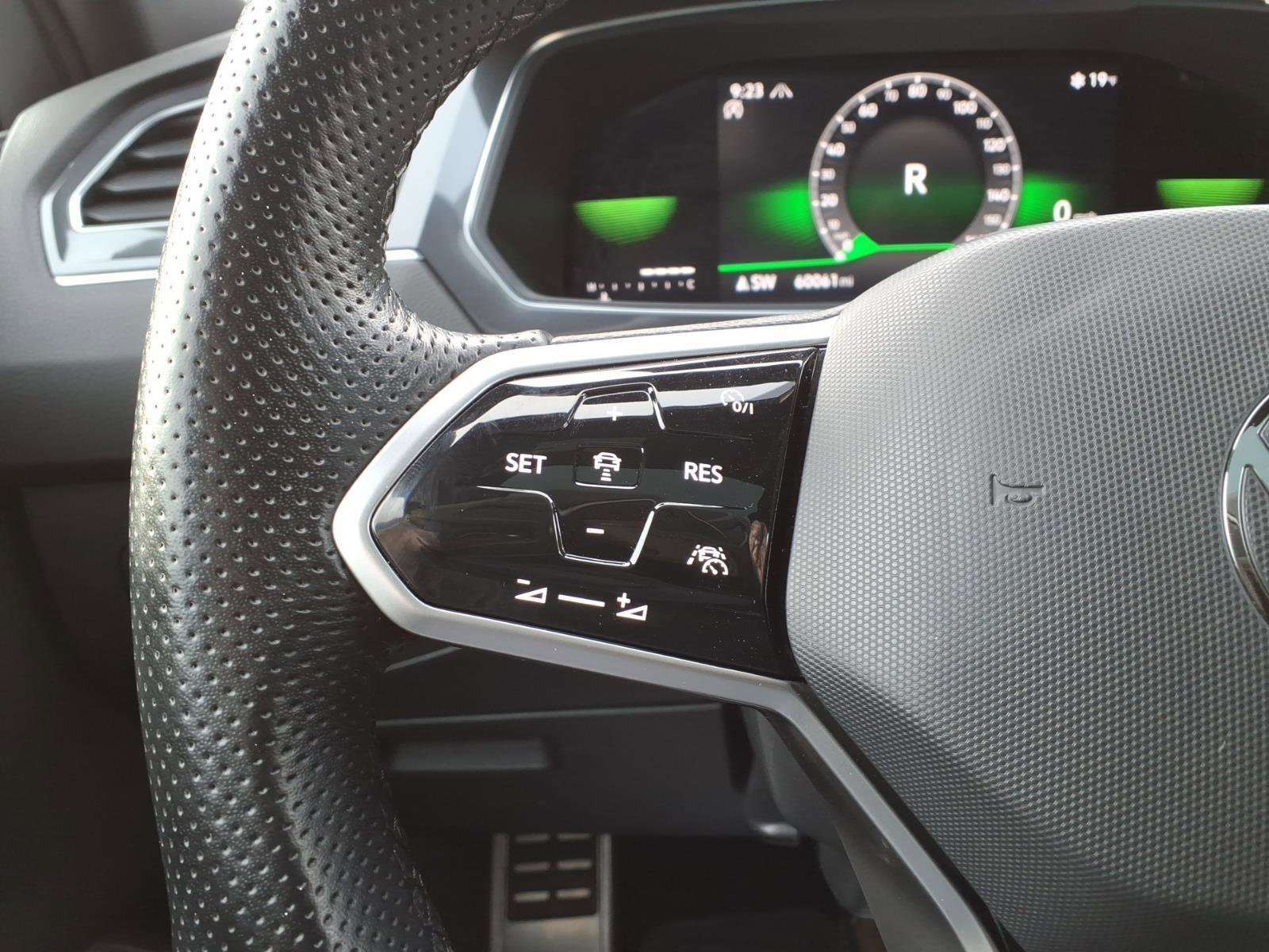 Used 2022 Volkswagen Tiguan SE R-Line image 24