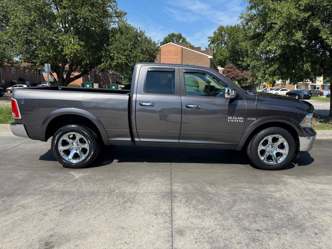 Used 2016 RAM 1500 Laramie AWD/4WD image 3