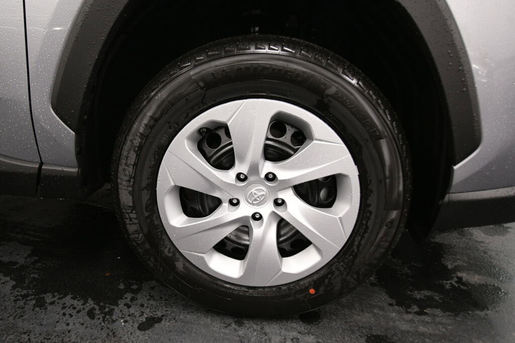 Used 2025 Toyota RAV4 LE image 28