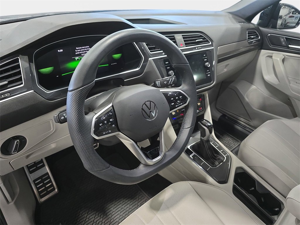 Used 2024 Volkswagen Tiguan SE R-Line image 16