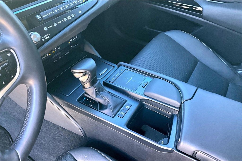 Used 2022 Lexus ES 300h w/ Premium Package image 16