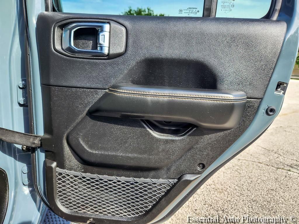 Used 2025 Jeep Wrangler Unlimited Sahara AWD/4WD image 18