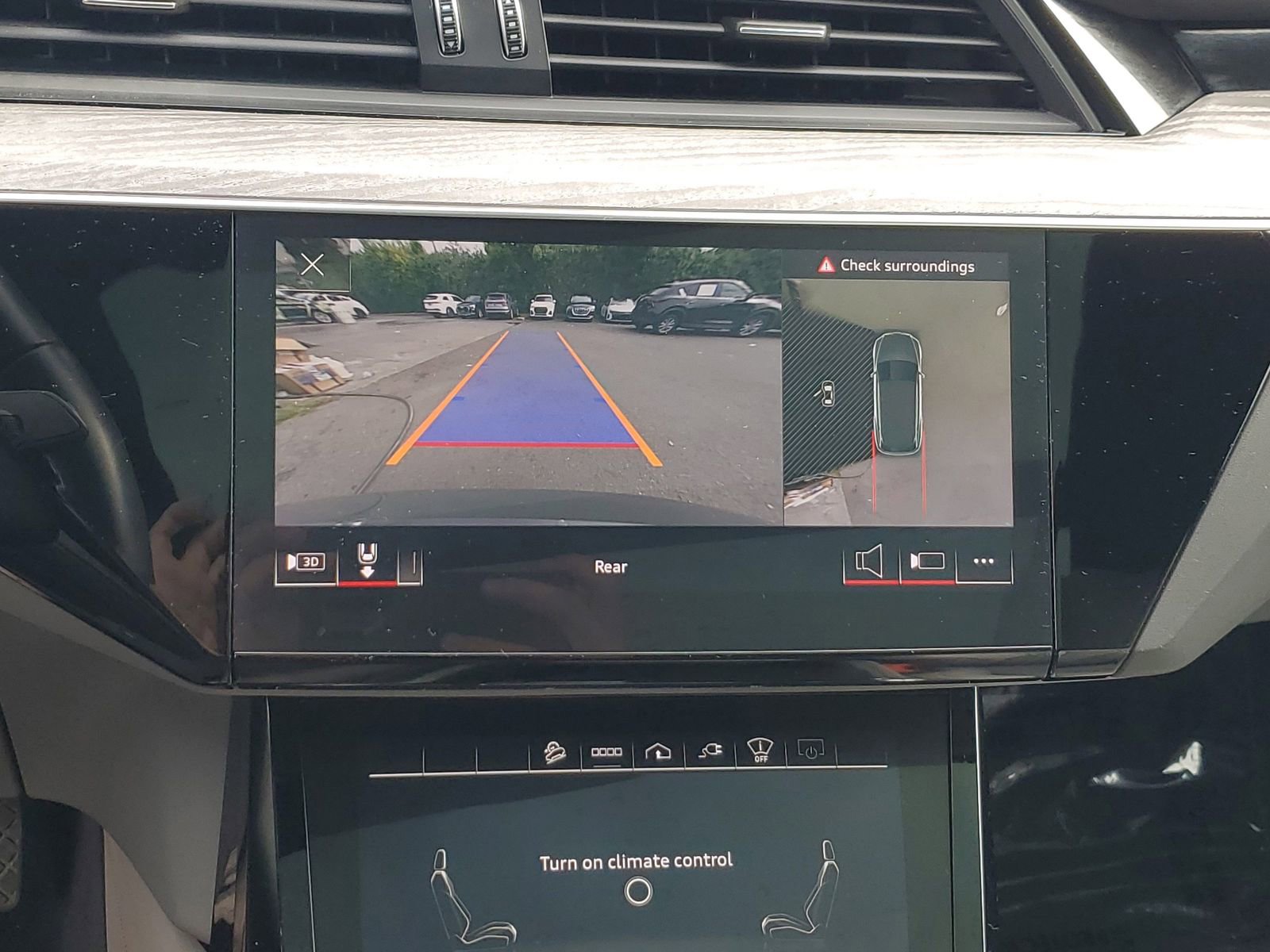 Used 2022 Audi e-tron Chronos image 29