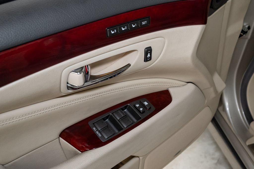 Used 2011 Lexus LS 460 AWD w/ Luxury Value Edition image 10