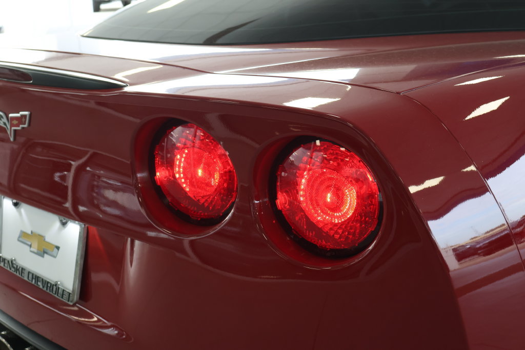 Used 2005 Chevrolet Corvette Coupe w/ Preferred Equipment Group RWD image 10