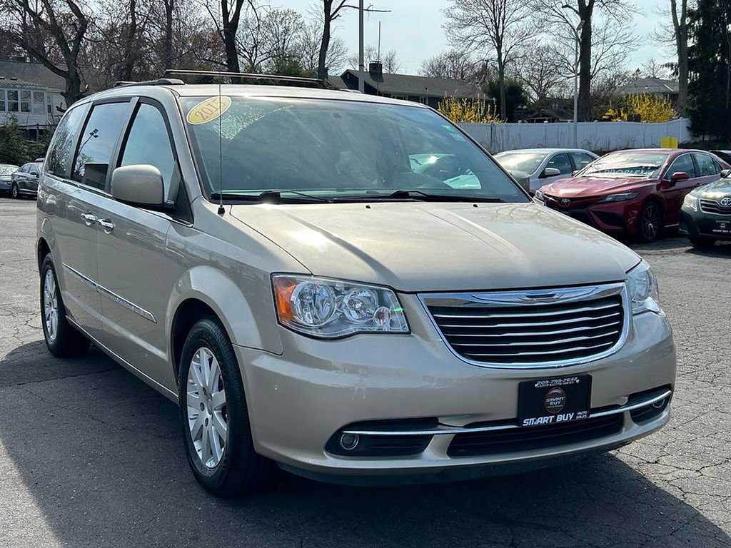 Used 2015 Chrysler Town & Country Touring w/ Driver Convenience Group FWD image 4