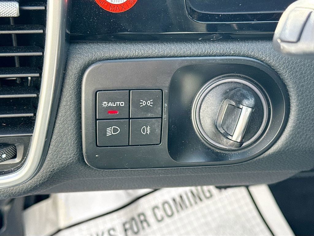 Used 2023 Porsche Cayenne image 11