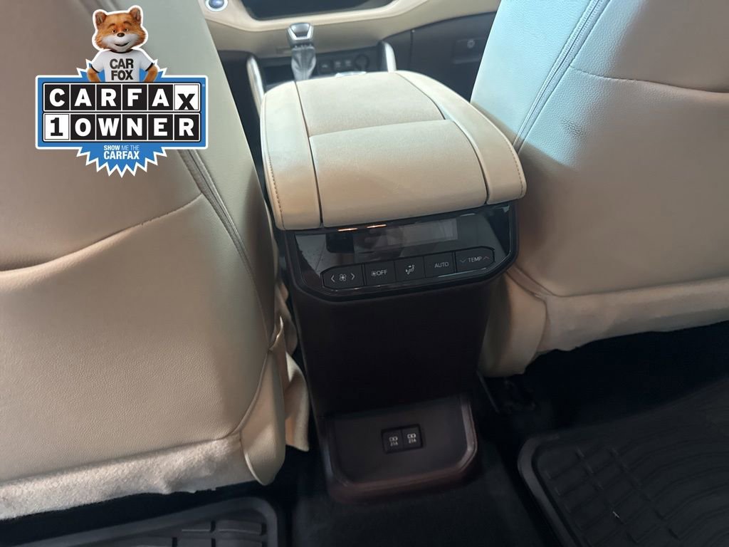 Used 2020 Toyota Highlander XLE AWD/4WD image 14