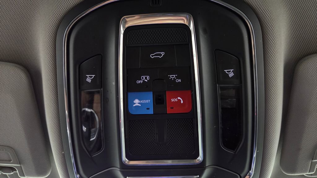 Used 2023 Jeep Grand Cherokee L Limited w/ Black Appearance Package AWD/4WD image 32