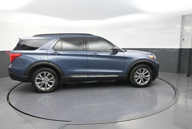 Used 2021 Ford Explorer XLT w/ Equipment Group 202A AWD/4WD image 11