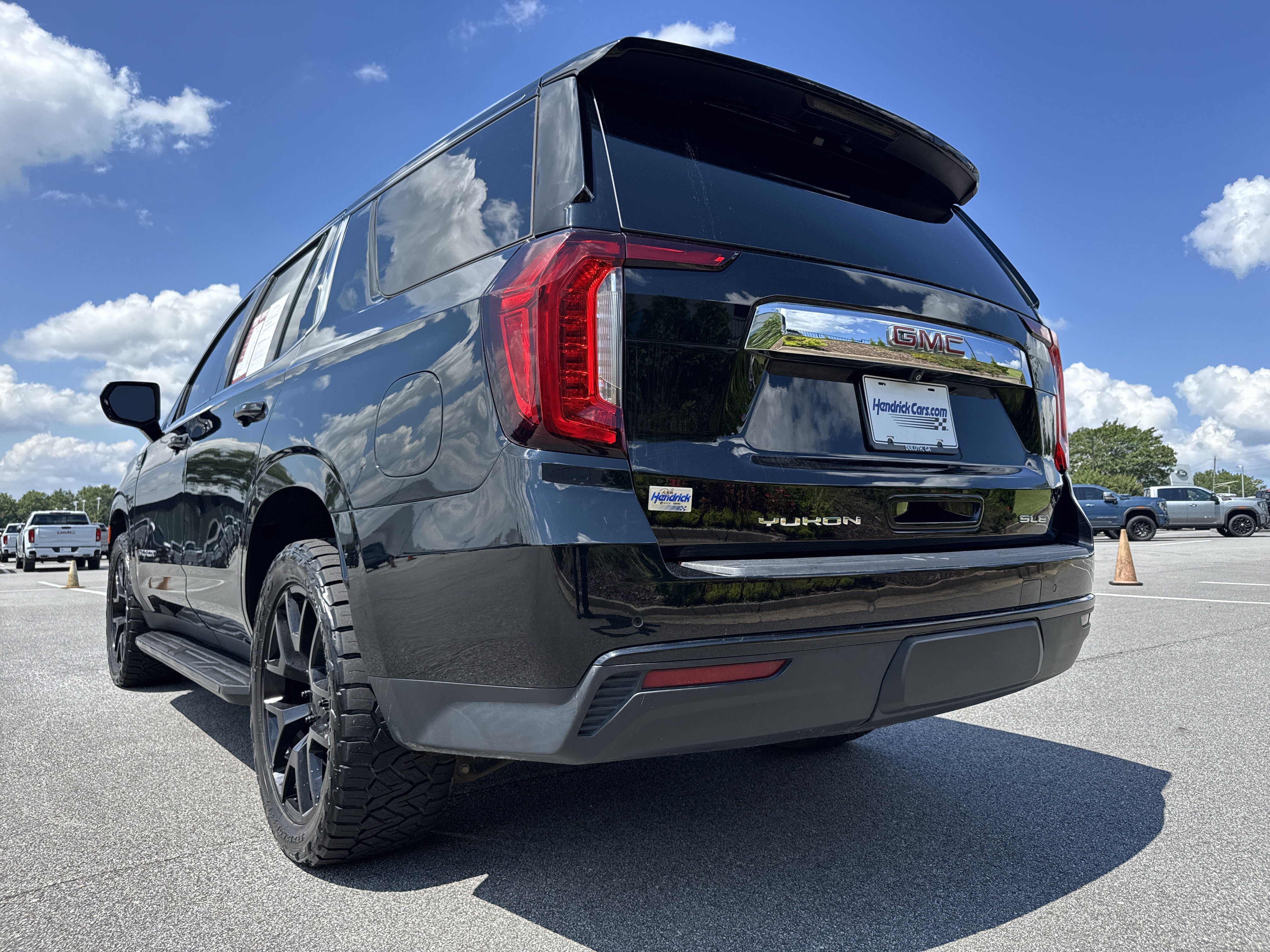 Used 2022 GMC Yukon SLE w/ Gmc Pro Safety Plus Package AWD/4WD image 8