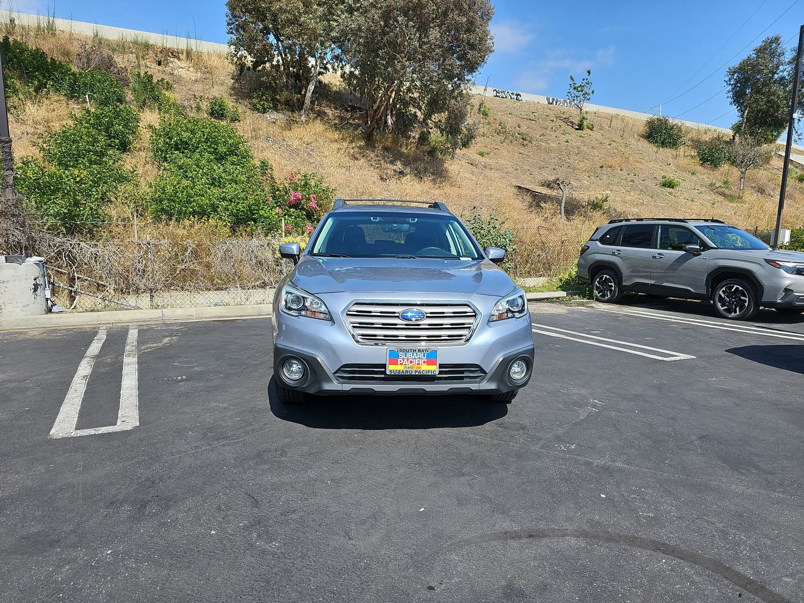Used 2017 Subaru Outback 2.5i Premium AWD/4WD image 2