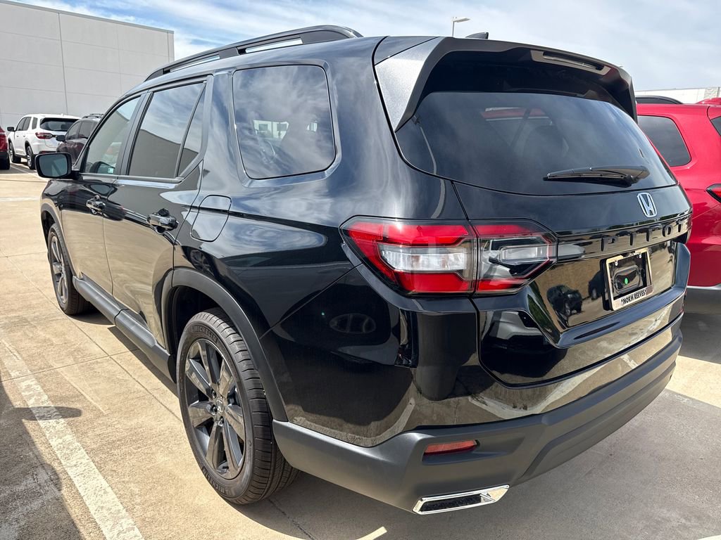 Used 2025 Honda Pilot Sport image 7