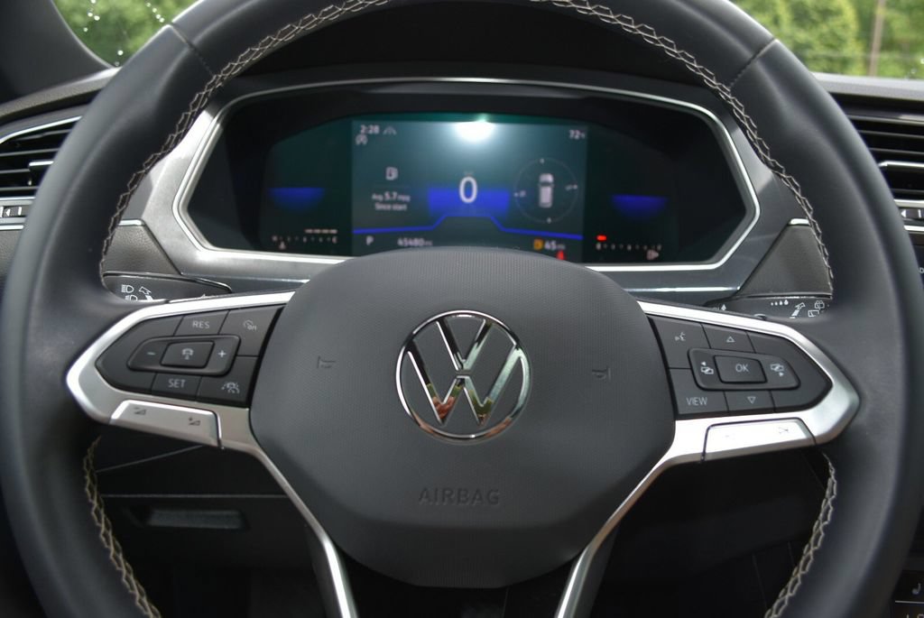 Used 2022 Volkswagen Tiguan SE AWD/4WD image 15