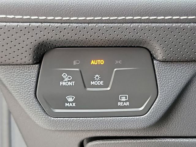 Used 2024 Volkswagen Atlas SEL Premium R-Line image 17