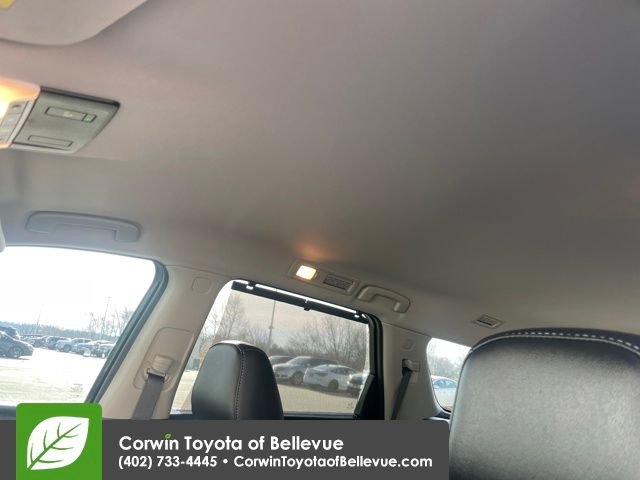 Used 2025 Nissan Pathfinder SL AWD/4WD image 25