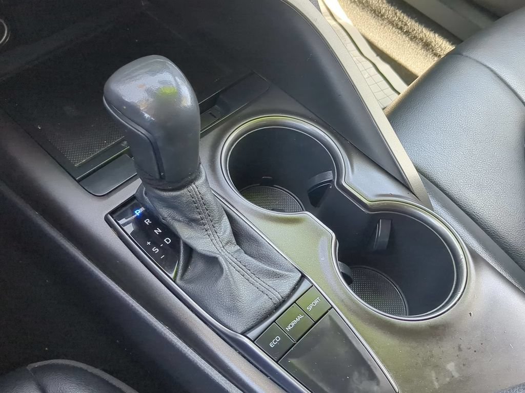 Used 2022 Toyota Camry SE w/ Carpet Mat Package (TMS) FWD image 19