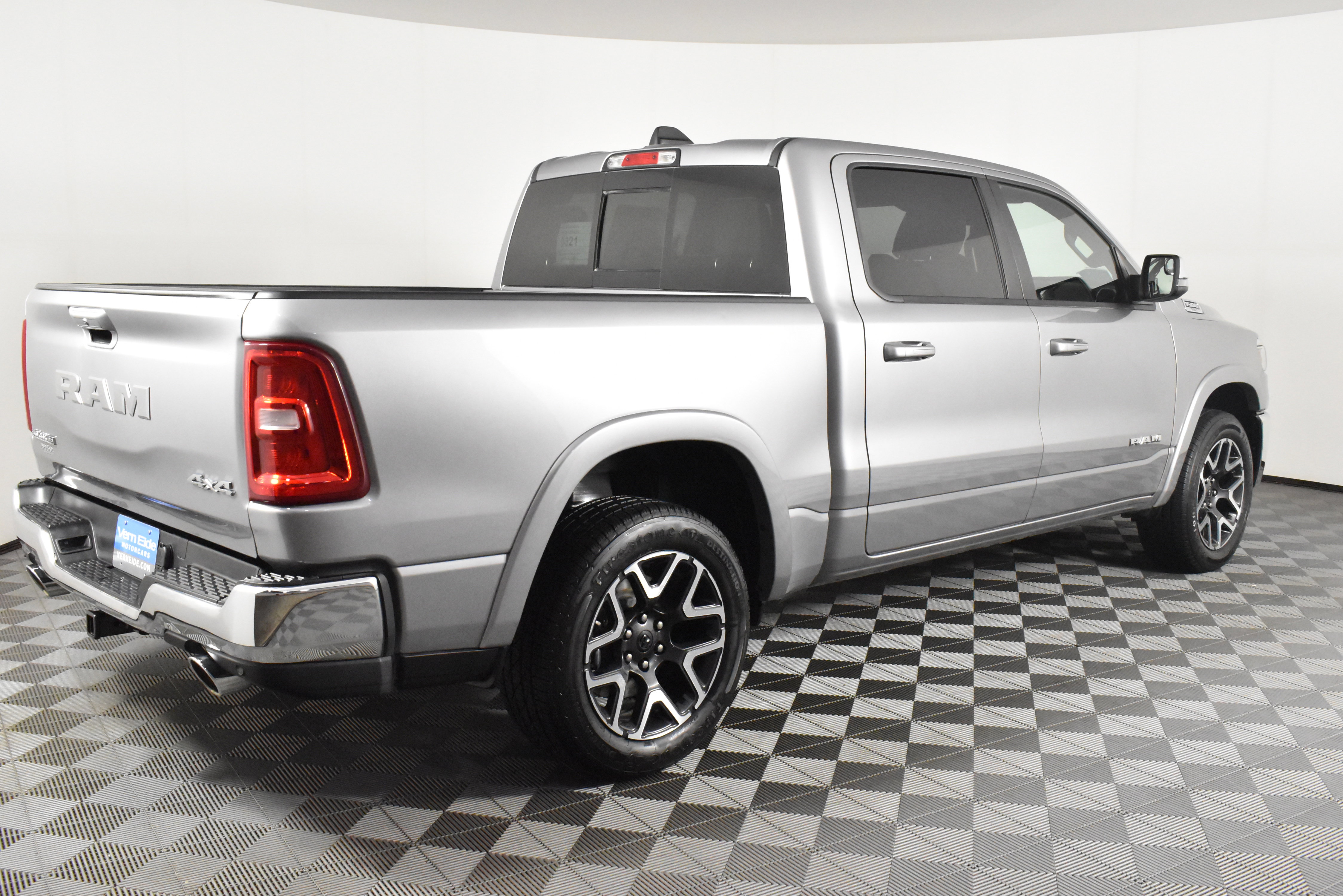 Used 2025 RAM 1500 Laramie image 6