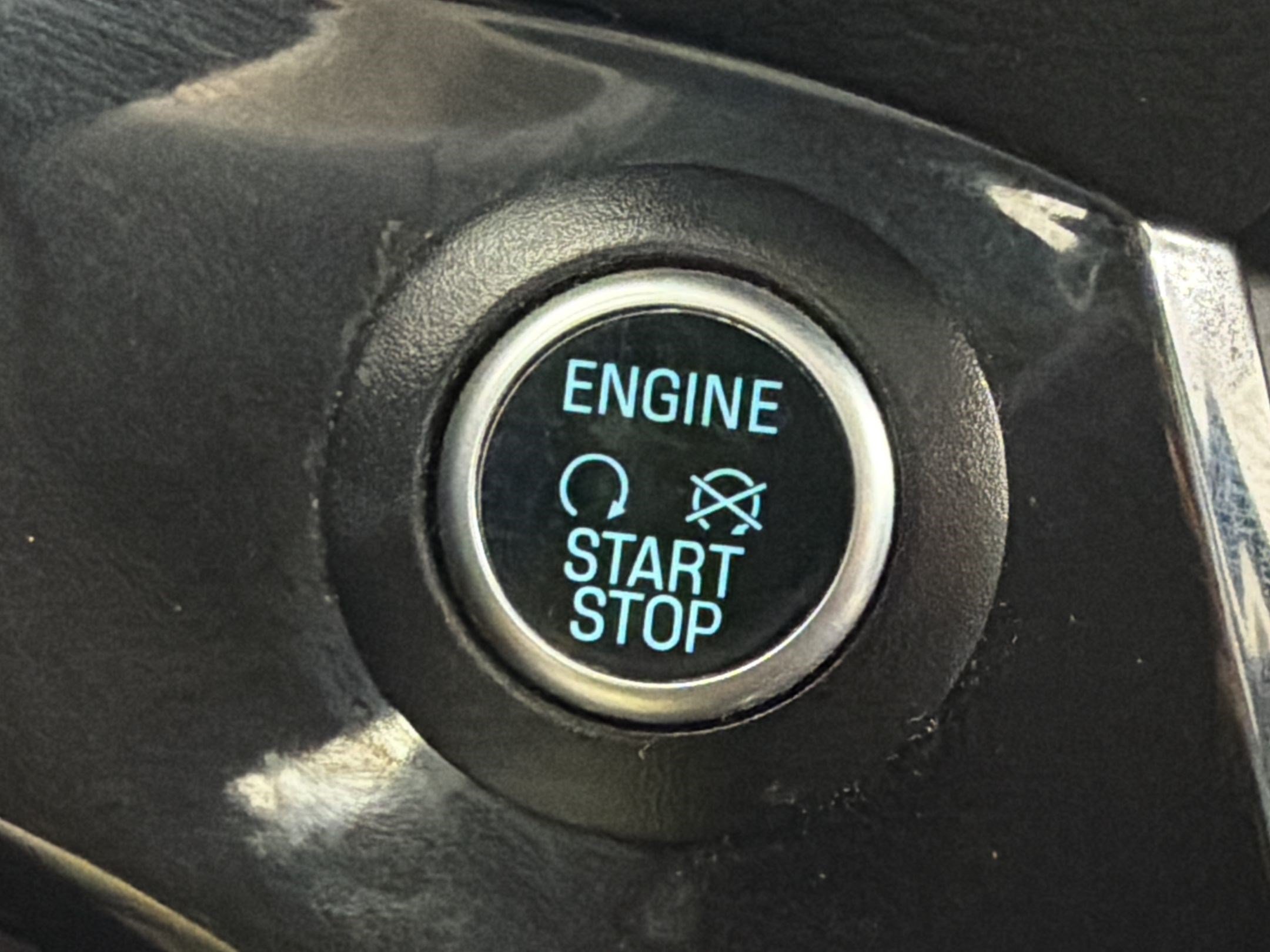 Used 2018 Ford Escape Titanium w/ Ford Safe & Smart Package FWD image 18
