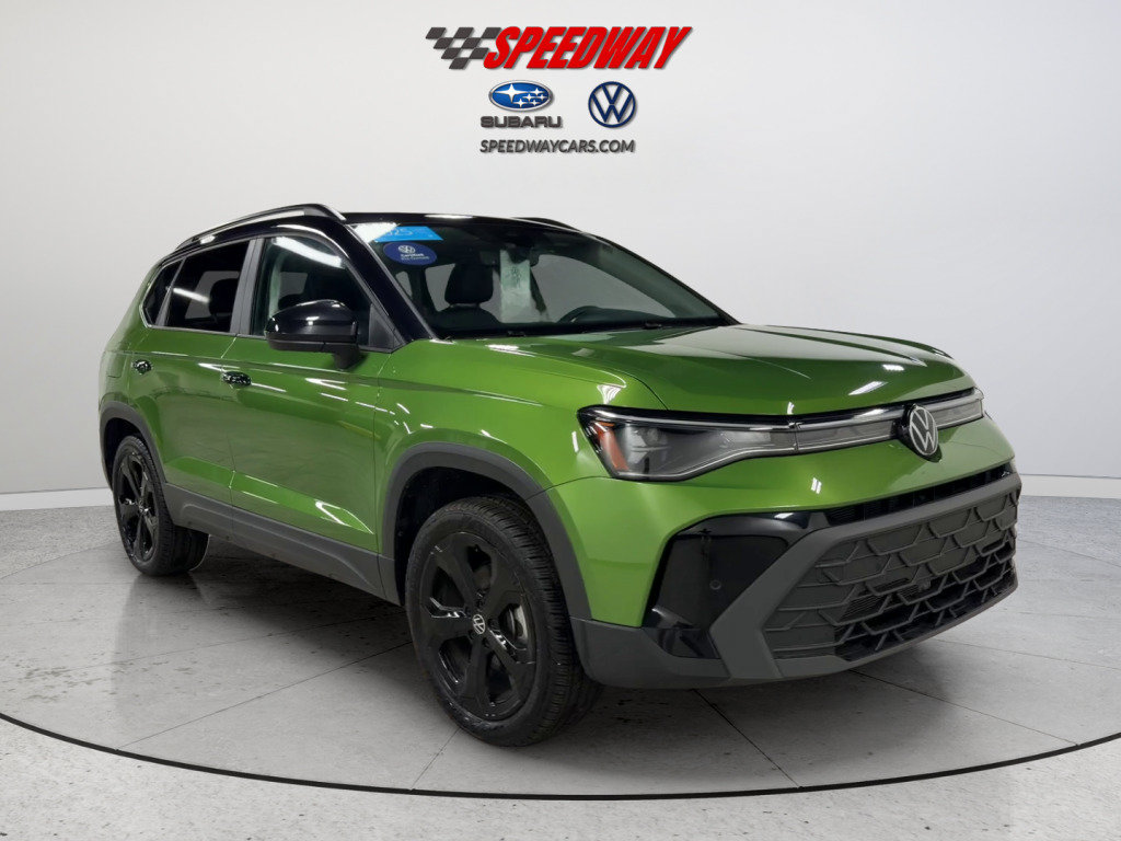 Certified 2025 Volkswagen Taos SE AWD/4WD image 2