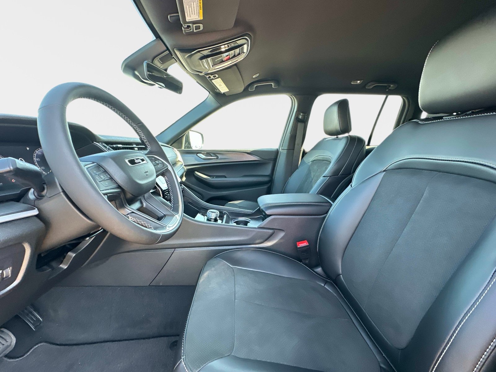 New 2025 Jeep Grand Cherokee Altitude AWD/4WD image 23