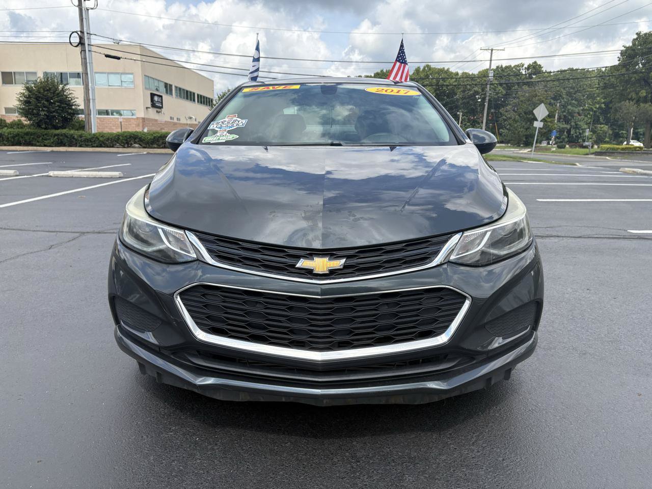 Used 2017 Chevrolet Cruze LT w/ Convenience Package FWD image 2