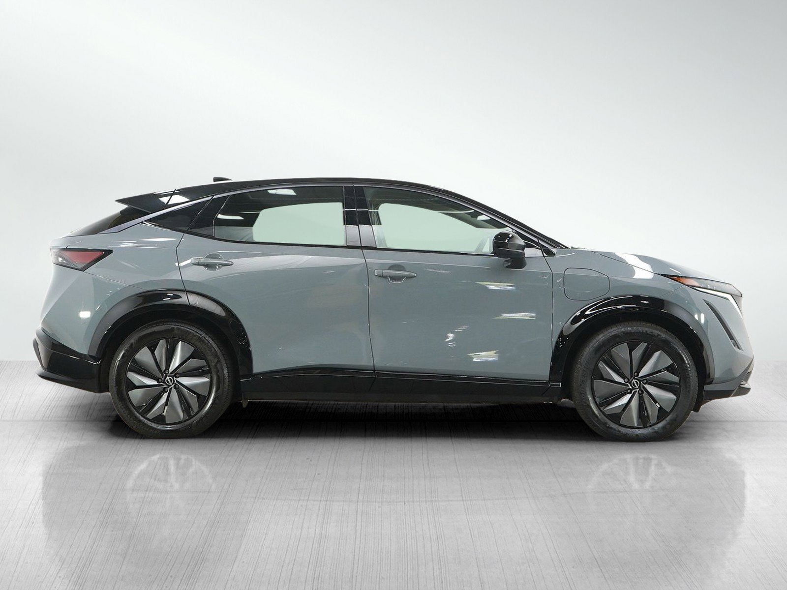 Used 2025 Nissan Ariya AWD image 6