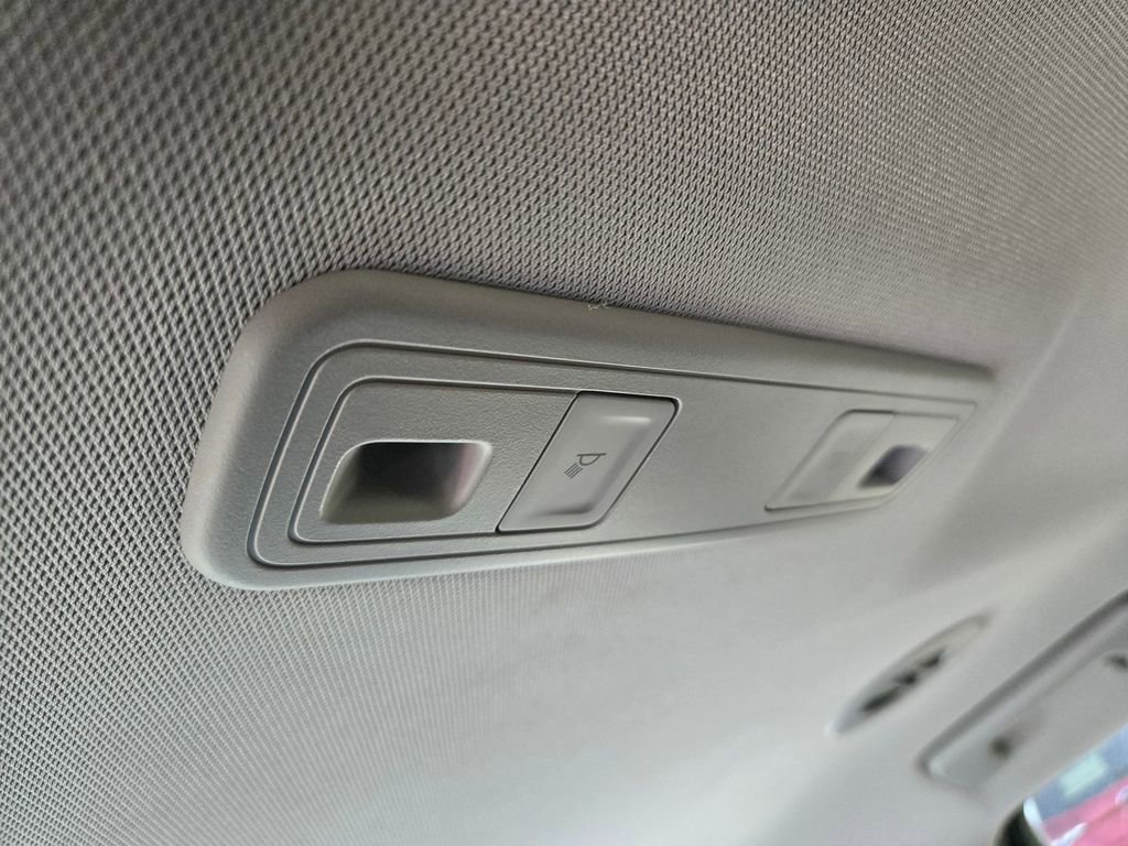 Certified 2023 GMC Acadia SLE w/ Driver Convenience Package image 30