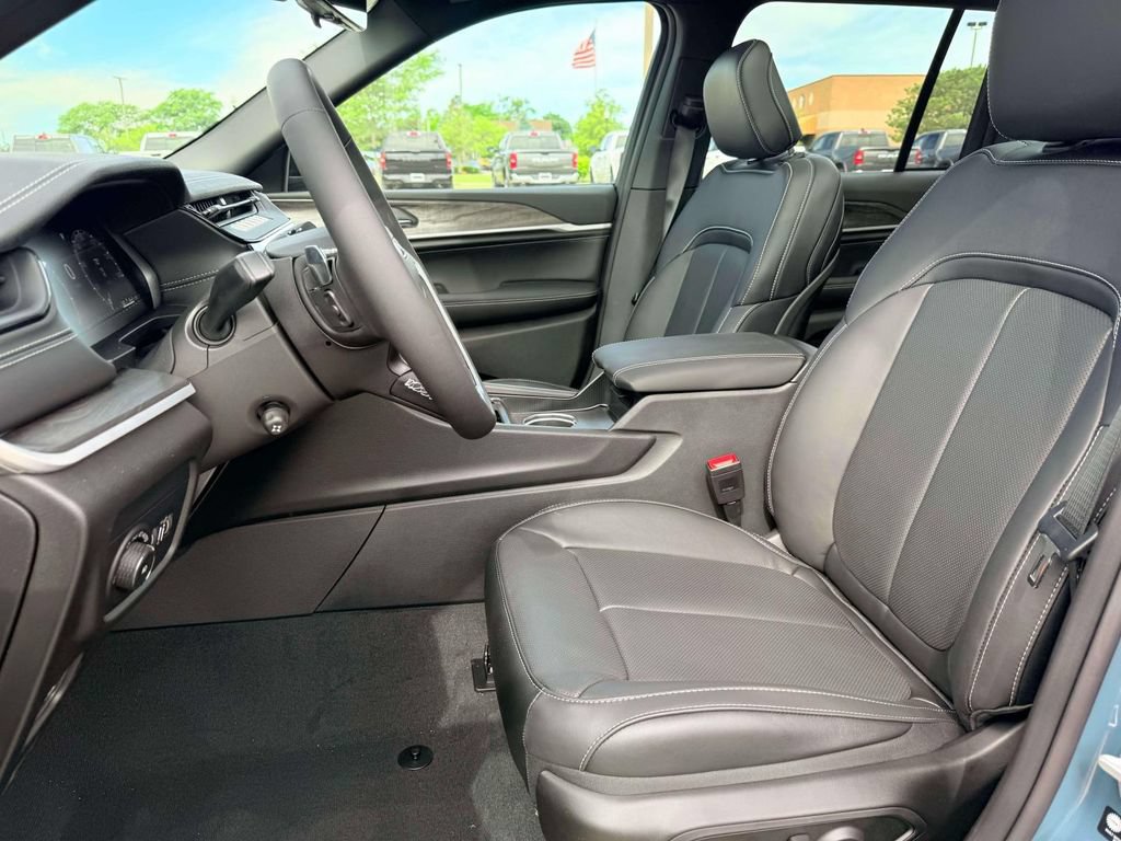 New 2026 Jeep Grand Cherokee Limited AWD/4WD image 16